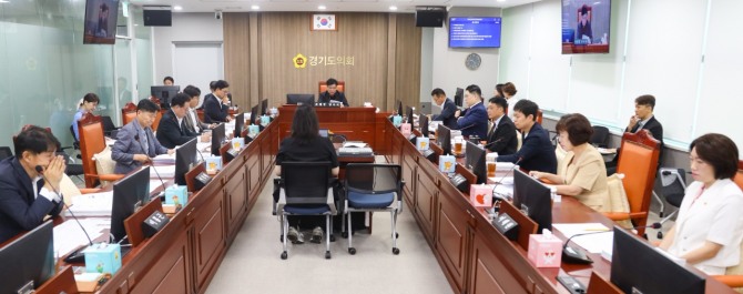 5일 경기도의회 운영위원회가 제386회 임시회 제1차 회의를 진행하고 있다. 사진=경기도의회