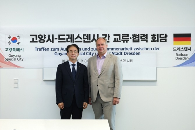 이동환 고양특례시장(왼쪽), 디르크 힐베르트(Dirk Hilbert) 드레스덴 시장. 사진=고양시