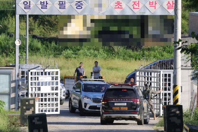 육군 폭발물 처리반이 위병소를 통과하고 있다. 사진=연합뉴스
