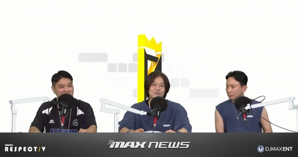 로키 스튜디오가 9월 4일 유튜브에서 진행한 라이브 방송을 캡처한 것. 왼쪽부터 로키 스튜디오의 'SB 엔지니어' 김승빈 디자이너, '아이키스' 디자이너, '벡스터' 백승철 대표. 사진=네오위즈