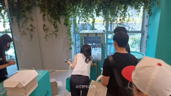 방문객들을 위한 럭키 드로우 공간의 모습. 사진=이원용 기자