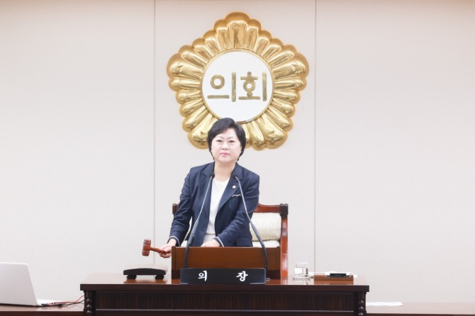 11일간의 회기를 마친 인천 부평구의회 안애경 의장이 폐회를 선언하고 있다.   사진=부평구 의회
