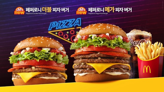 맥도날드는 진한 피자의 풍미를 그대로 담은 신메뉴 ‘페퍼로니 더블 피자 버거’, ‘페퍼로니 메가 피자 버거’ 2종을 출시한다고 15일 밝혔다. 신메뉴 모습. 사진=한국맥도날드