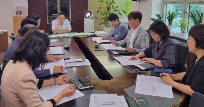 지난 16일 부천시 남동경 부시장을 주재로 민생회복 소비쿠폰 2차 지급을 위한 전담팀(TF) 회의를 열고 있다.  사진=부천시