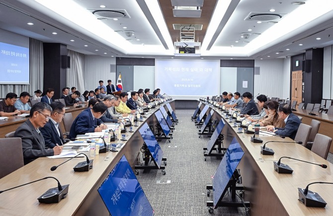 지난 16일 시청 글로벌센터에서 거북섬 활력증진TF 확대회의를 하고 있다. 사진=시흥시