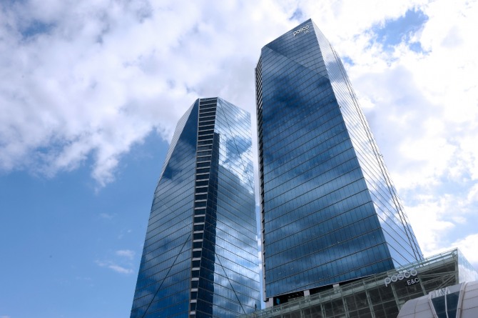 포스코이앤씨는 추석 명절을 맞아 중소 협력사의 자금 부담을 덜기 위해 총 340억원 규모의 거래대금을 최대 16일 앞당겨 현금으로 지급한다고 23일 밝혔다. 인천 연수구 송도동 포스코이앤씨 송도사옥. 사진=포스코이앤씨