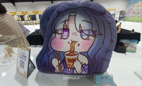 강렬한 인상을 주는 '벨라' 쿠션. 사진=이원용 기자