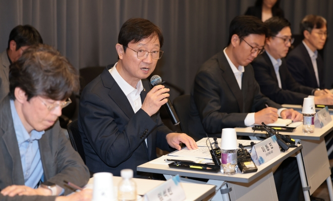 이찬진 금융감독원장이 30일 서울 서초구 드림플러스 강남에서 열린 금융감독원장-가상자산사업자 CEO 간담회에서 발언하고 있다. 사진=연합뉴스 