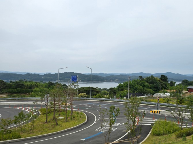 충청남도 예산군 응봉면 예산예당호휴게소 전망대 전경. 사진=글로벌이코노믹