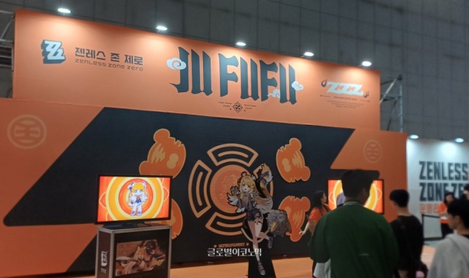 독특한 이름으로 화제를 모았던 ZZZ의 캐릭터 '귤복복'의 댄스 모션을 따라하는 댄스 챌린지 미니 게임 공간. 사진=이원용 기자