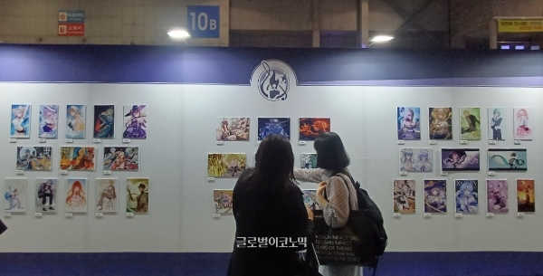공식 아트 못지 않은 각양각색의 팬아트들도 전시됐다. 사진=이원용 기자