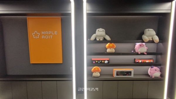 메이플 아지트 내 브랜드존에 설치된 전시장. 사진=이원용 기자