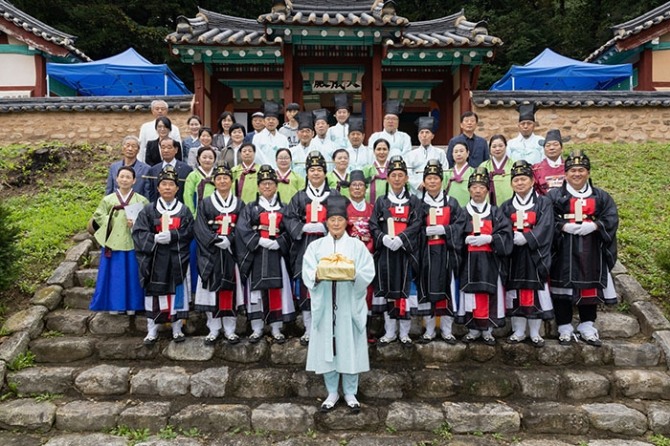 지난 18일 고양향교 대성전에서 거행된 '공자 탄강 2576주년 추기 석전대제(釋奠大祭)'.  사진=고양시의회