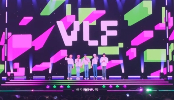 VLF 이틀차인 19일 공연에 나선 '플레이브' 멤버들의 모습. 사진=이원용 기자