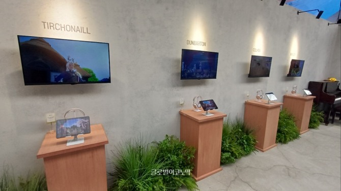 '티르코네일', '던바튼' 등 마비노기 모바일 속 여러 지역들을 게임 패드와 함께 체험할 수 있다. 사진=이원용 기자