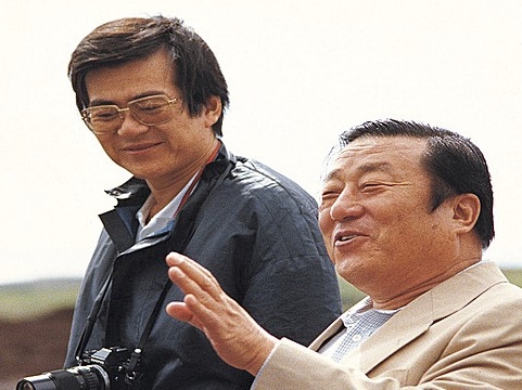 1979년 제주도 제동목장을 찾은 고(故) 조양호 선대회장(왼쪽)과 조중훈 창업회장. 사진=뉴시스