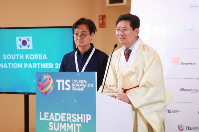 22일(현지 시각) 세비야 피베스에서 이상일 용인특례시장이 TIS2025 환영오찬에서 인사말을 하고 있다. 사진=용인특례시