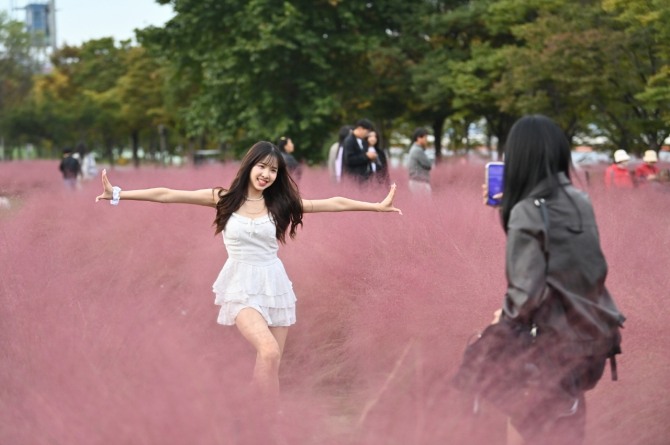 참가자들은 유니온타워, 미사경정공원, 미사호수공원, 당정뜰, 미사문화거리 등 하남의 랜드마크를 배경으로 K-POP 커버댄스를 선보이고 있다. 사진=하남시