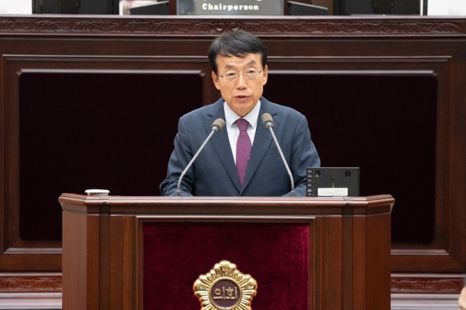허식 의원 5분 발언 모습 = 사진 인천시의의회