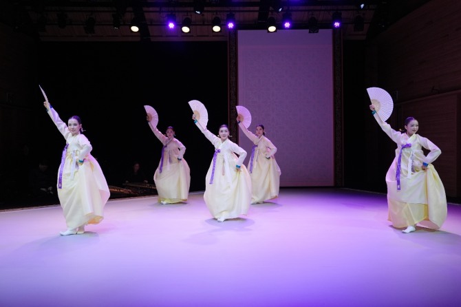 평인(平仁) 이승주의 춤 '기억의 몸짓, 결'