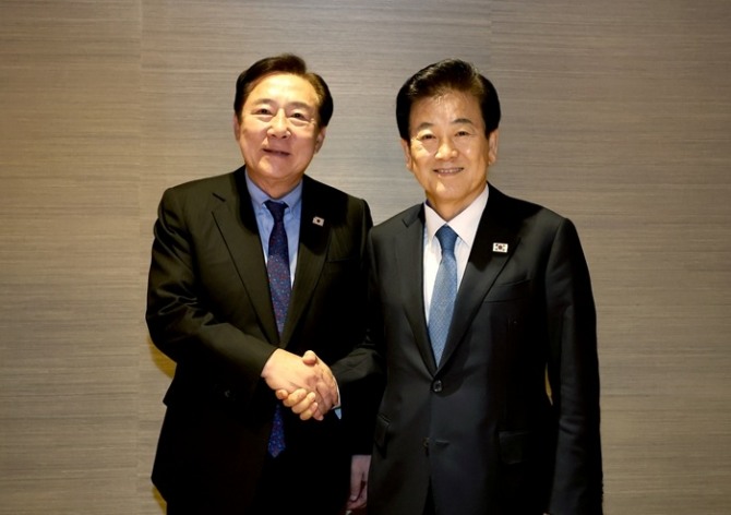 중소기업중앙회는 지난 27일 서머셋팰리스 서울에서 정동영 통일부 장관과 역대 개성공단기업협회장들이 참여한 간담회를 개최했다. 사진=중기중앙회