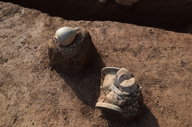 청동 향완 출토 전경, 강화 창리 산167-1번지 전시 유물유적 출토.   사진=역사문화재연구원