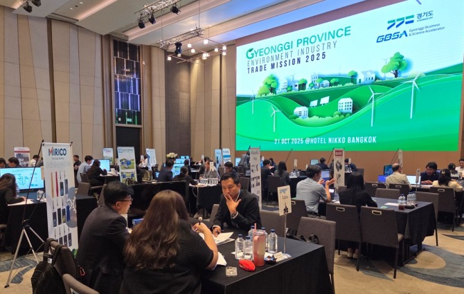 경기도 환경산업 동남아 통상촉진단이 태국 방콕과 말레이시아 쿠알라룸푸르에 수출 상담을 진행하고 있다. 사진=경기도