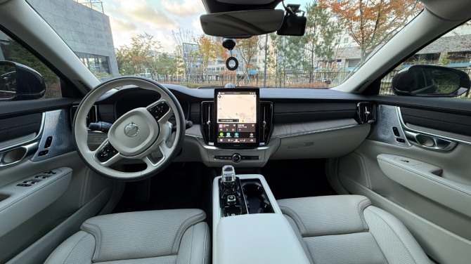 볼보 S90 T8 AWD 인테리어 사진=육동윤 글로벌이코노믹 기자