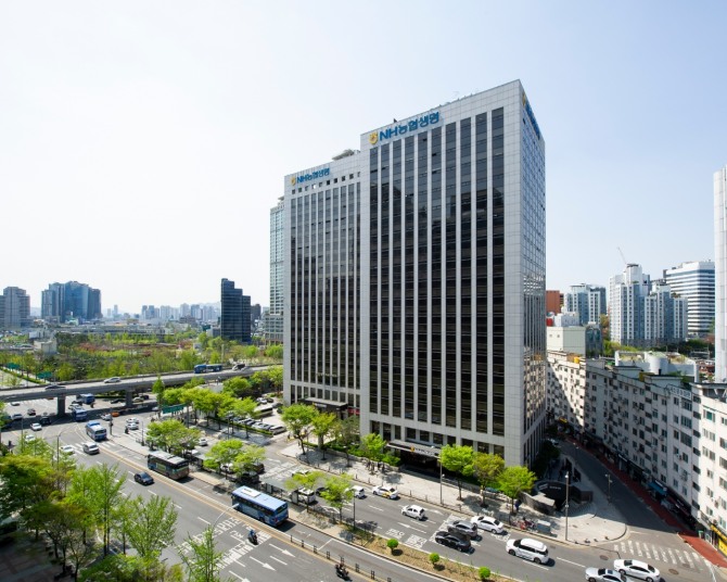 NH농협생명이 정부 정책보험인 ‘농업인안전보험’의 유일한 판매사라고 소개했다. 사진은 농협생명 사옥 전경. 사진=농협생명 제공