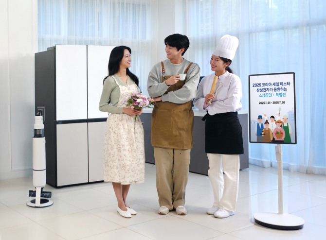 삼성전자 모델이 '소상공인 특별전'을 소개하고 있다. 사진=삼성전자