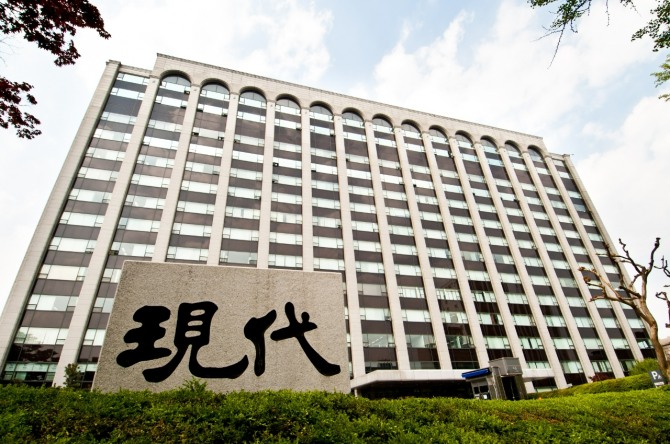 현대건설은 연결 재무제표 기준으로 올해 3분기 영업이익이 1035억원으로 잠정 wlqrPehotek고 31일 밝혔다. 전년 동기 대비 9.4% 감소한 수치다. 서울 종로구 계동 현대건설 본사. 사진=현대건설