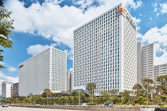 호반건설은 동반성장위원회가 31일 발표한 2024년 동반성장지수평가에서 우수 등급을 달성했다고 밝혔다. 이에 따라 호반건설은 지난 2017년부터 9년째 우수 이상의 등급을 유지하게 됐다. 서울 서초구 호반건설 본사. 사진=호반건설