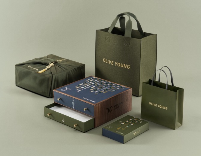 올리브영이 APEC 2025 KOREA 기간 제공한 각 회원 정상 공식 선물 The Best K-Beauty Selection 및 정부 대표단 등 기념품   사진=CJ올리브영