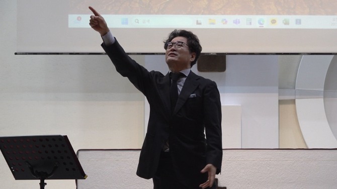 김연하 작시·정순영 작곡의 '흐르는 세월', 테너 유태왕·피아노 강지혜