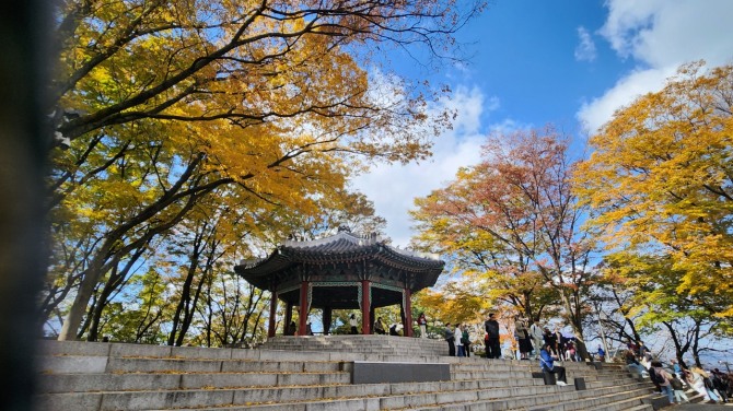 남산의 가을, 백승훈 시인