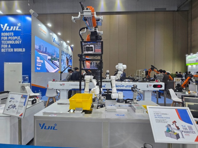 빈 피킹(Bin Picking) 시스템이 제조공정을 시현하고 있다. 사진=유일로보틱스