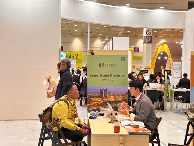 KME 2025 인천홍보관 상담 모습.  사진=인천관광공사