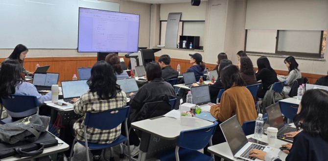 경기도교육청이 현장 교원들과‘수행평가 재구조화 방안’의견을 수렴하고 있다. 사진=경기도교육청