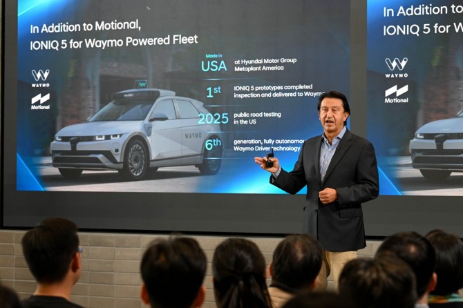 호세 무뇨스 현대자동차 사장이 타운홀 미팅에서 메시지를 전달하고 있다. 사진=현대차