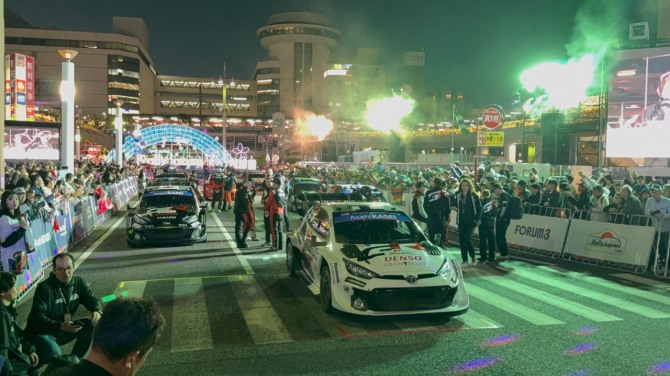 많은 인파가 몰려 있는 WRC 개막식 현장 사진=육동윤 글로벌이코노믹 기자