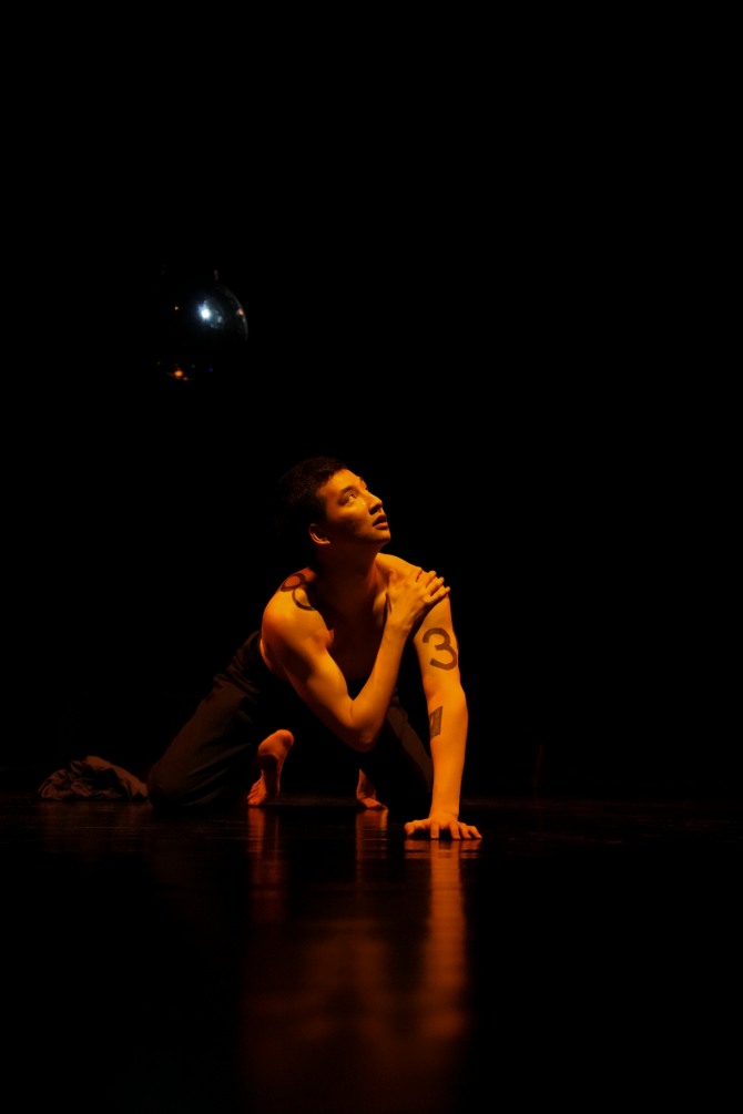 전예화 안무·연출의 '껍질 아래'