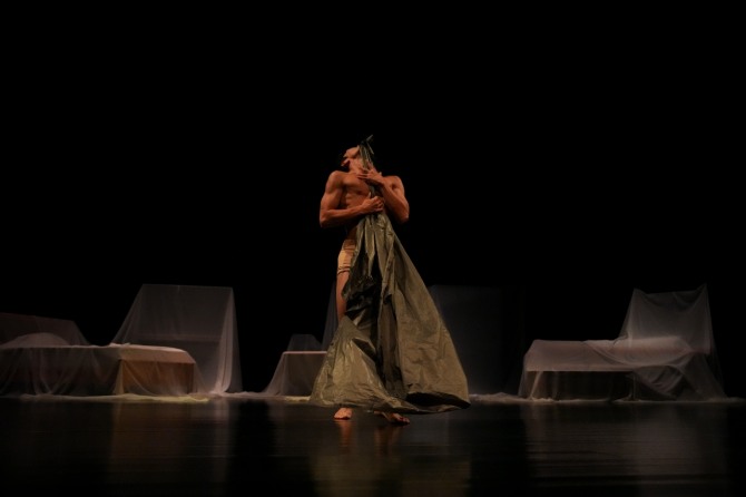 전예화 안무·연출의 '껍질 아래'