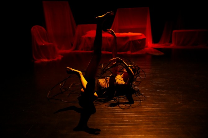 전예화 안무·연출의 '껍질 아래'