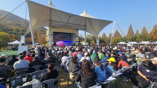행사장에 가득 찬 전경.  사진=인천시