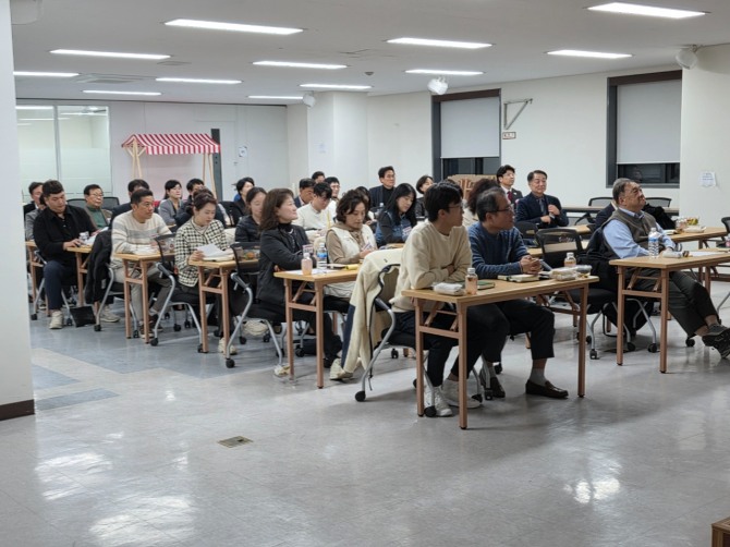 지난 11일 국민의힘 인천시당 아카데미 학교 교육생들이 강의를 듣고 있다. 사진=김양훈 기자