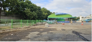 김장철 성수기 무·배추 출하차량 임시 대기 장소( 남문 대체매장 주변). 사진=서울시농수산식품공사