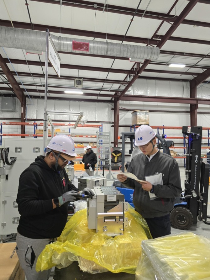 LS일렉트릭 배스트럽 캠퍼스 내부 생산 공정 모습. 북미 데이터센터와 산업용 전력망에 투입되는 중·저압 전력기기와 배전설비가 생산되며, UL 인증 기반 품질 관리 체계가 적용돼 있다. 사진=LS일렉트릭 