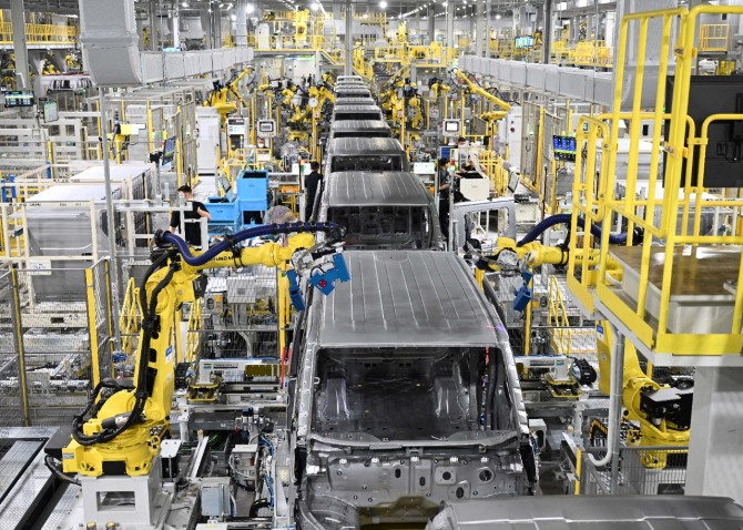 화성 EVO Plant East 차체 용접 생산라인 모습. 사진=기아