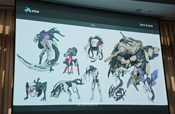 리트레일 측이 발표 중 공개한 GOG의 주요 적 '크리처' 원화. 사진=이원용 기자