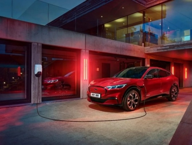 포드의 머스탱 마하-E 출처=포드